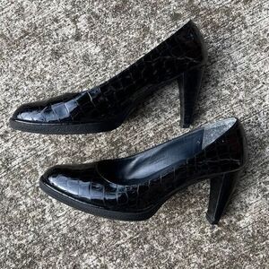 Stuart Weitzman Women's Heel Pumps Snake Embossed Leather‎ Black Size 7M